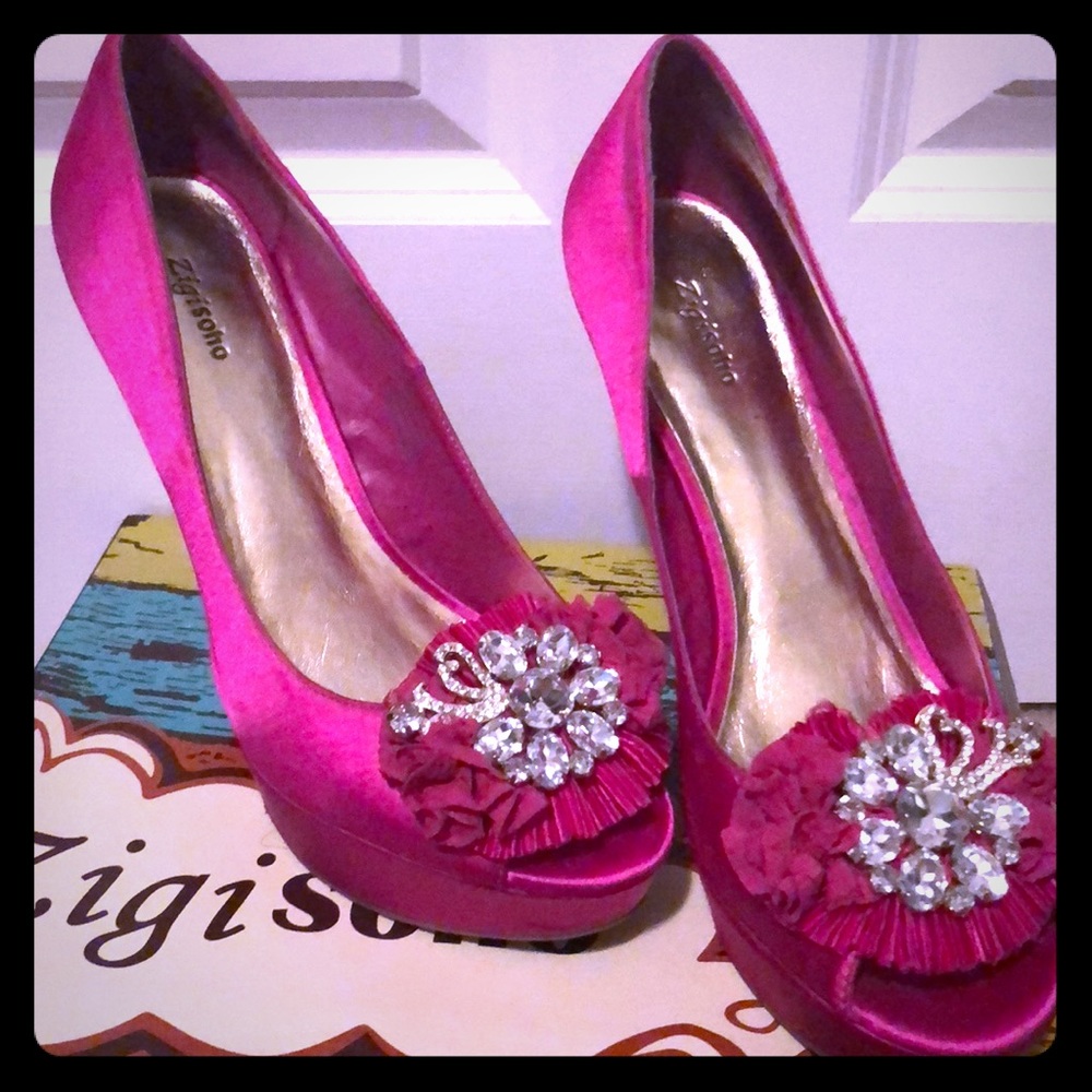 Fuchsia satin heels